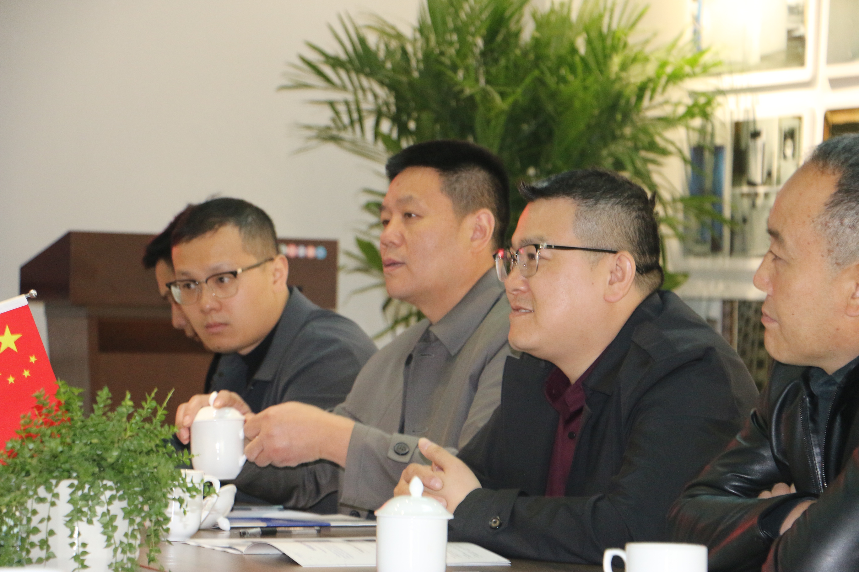 热烈欢迎九江市柴桑区与信华集团各位领导莅临我司考察参观