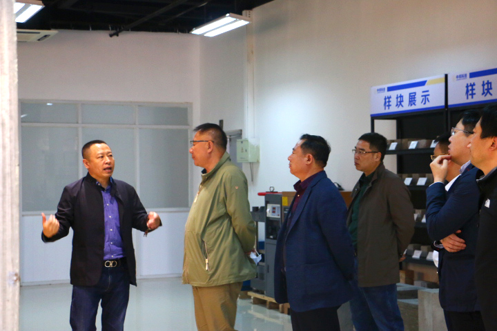 热烈欢迎青岛市住建局领导莅临我司调研指导工作